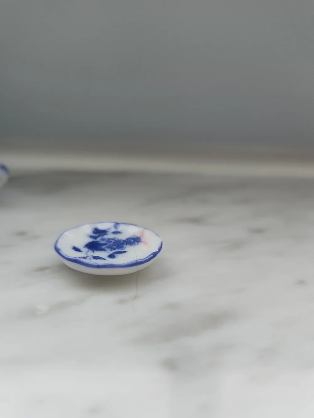 Miniature Porcelain Tea Set (Odoria) Dollhouse Decoration Accessories, Blue Grap